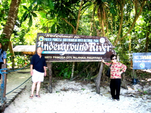Mely & Dan at the Welcome sign